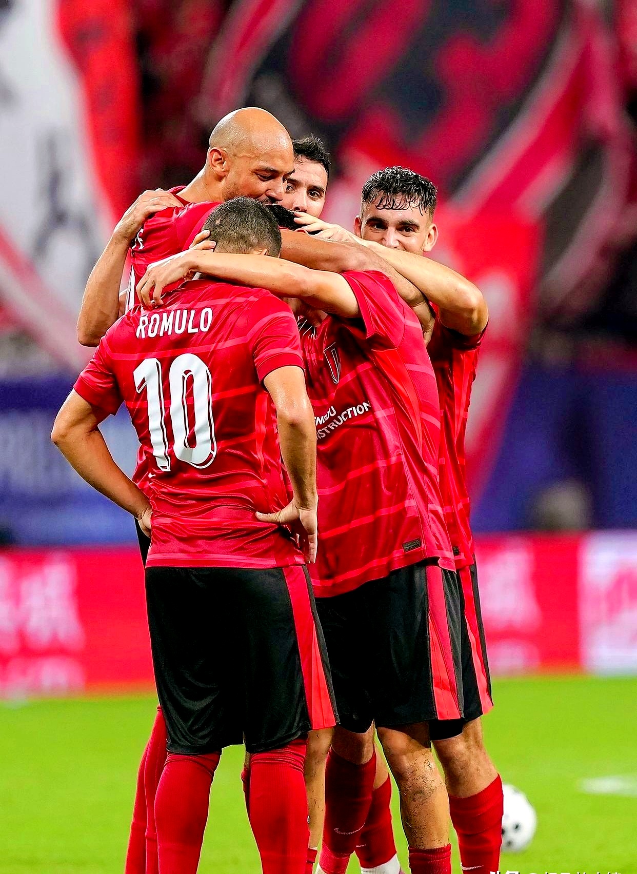 龙虎棋牌-强强对决！豪门球队碰撞激发激情的简单介绍